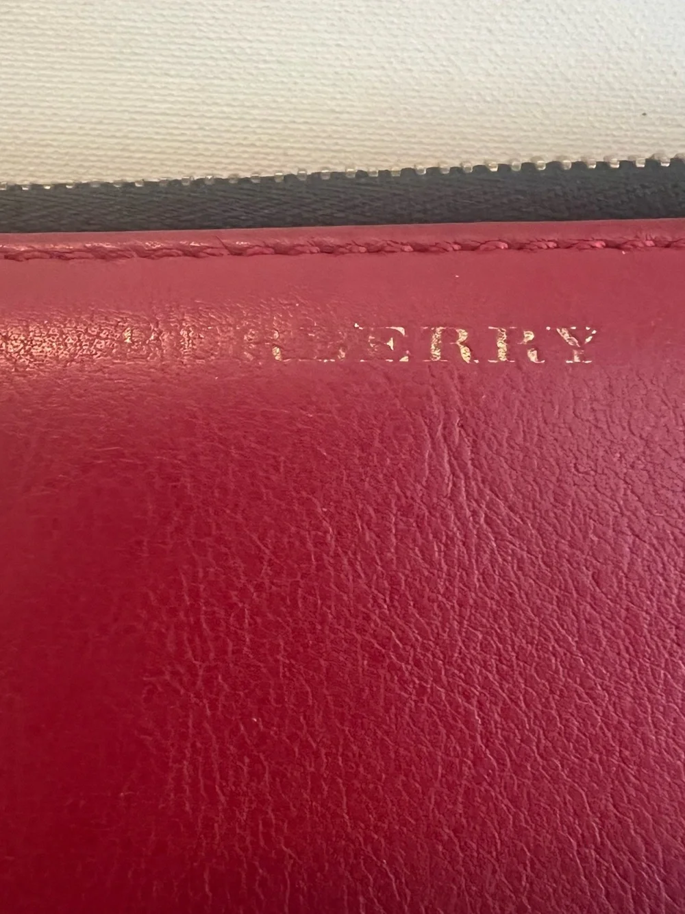 Burberry Red Leather & Beige Check Zip Wallet - Picture 2 of 15